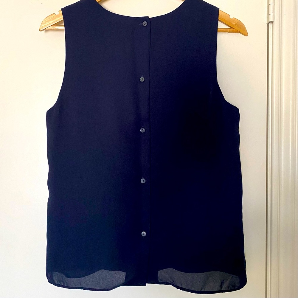 Lined chiffon Banana Republic sleeveless tank - Back buttons